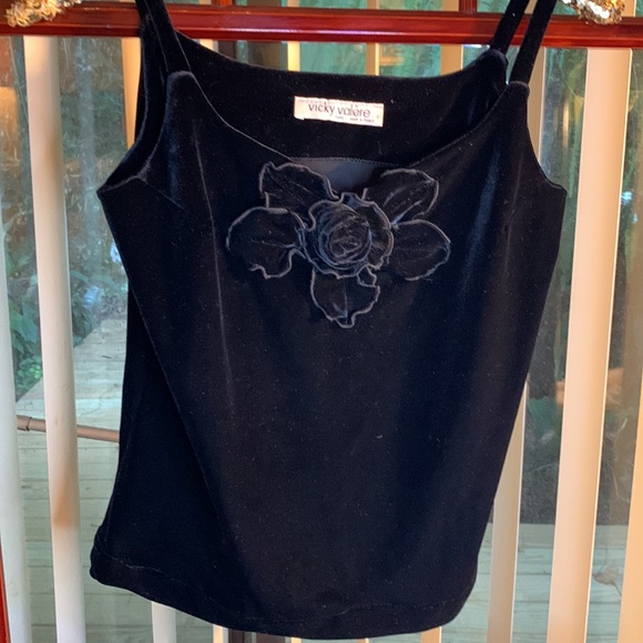 VICKY VALERE top - Picture 1 of 5